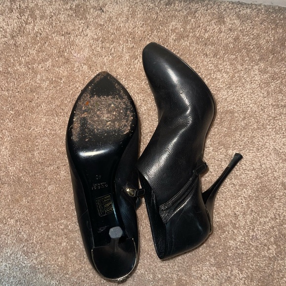Gucci black booties with Gold hardware - Picture 5 of 7